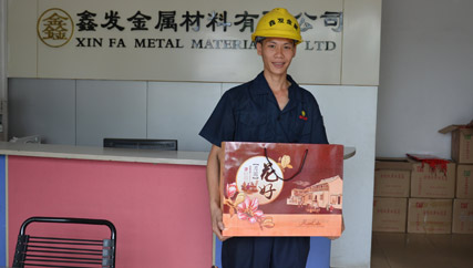 中秋將至，冷軋不銹鋼帶廠家鑫發(fā)金屬對優(yōu)秀員工進(jìn)行拜節(jié)慰問